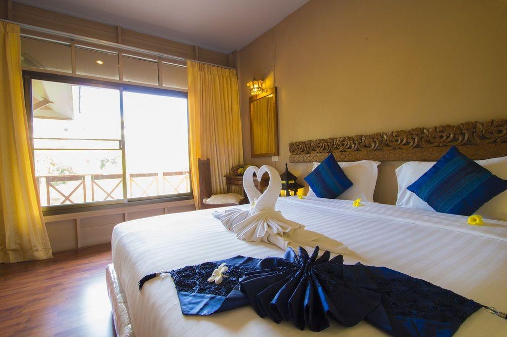 Chaba Kata Beach Hotel Bagian luar foto