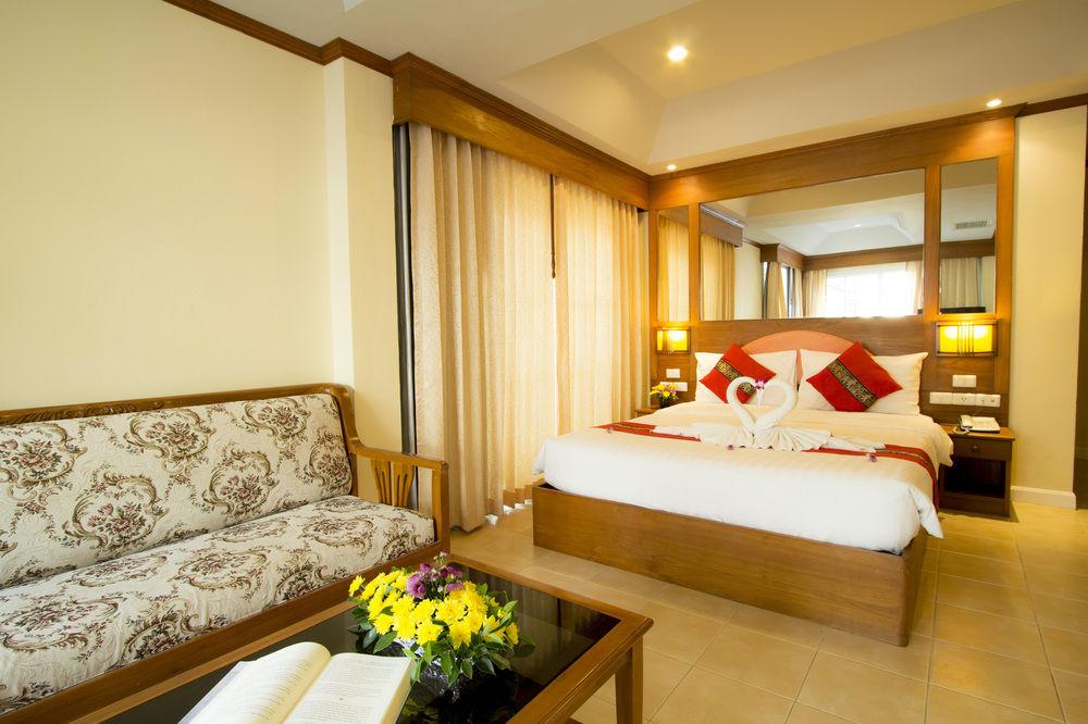 Chaba Kata Beach Hotel Bagian luar foto