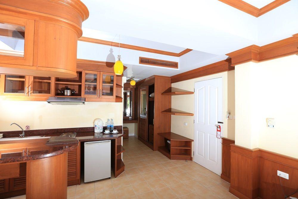 Chaba Kata Beach Hotel Bagian luar foto