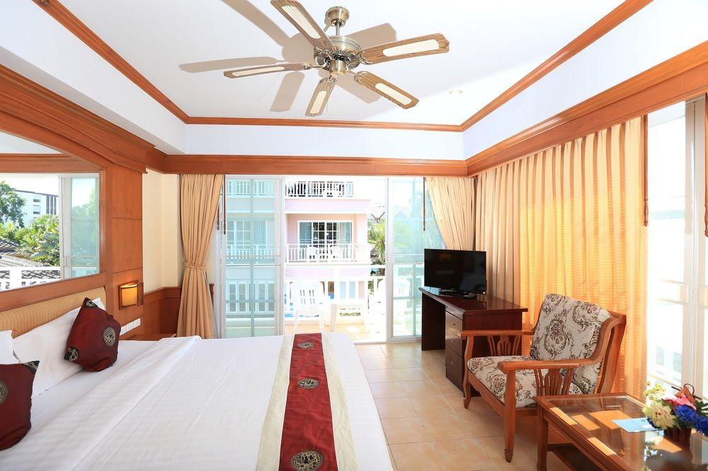 Chaba Kata Beach Hotel Bagian luar foto
