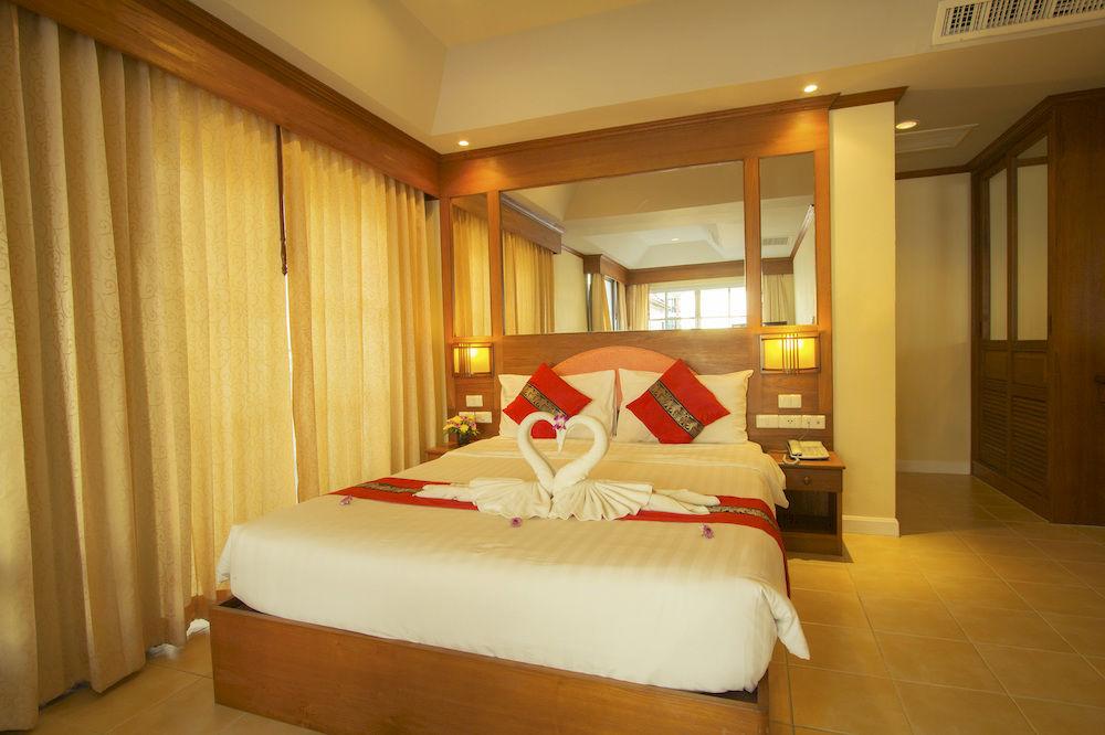 Chaba Kata Beach Hotel Bagian luar foto