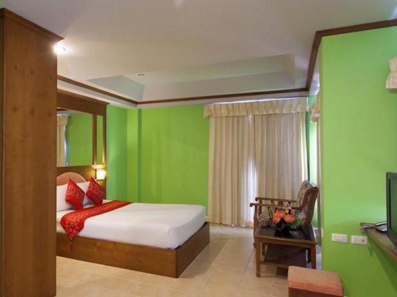 Chaba Kata Beach Hotel Bagian luar foto