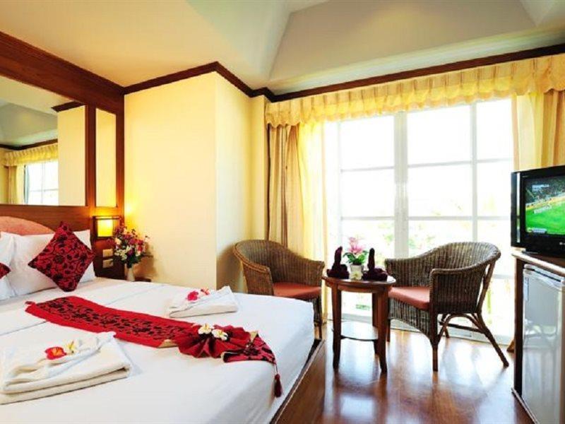 Chaba Kata Beach Hotel Bagian luar foto