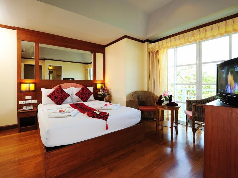 Chaba Kata Beach Hotel Bagian luar foto